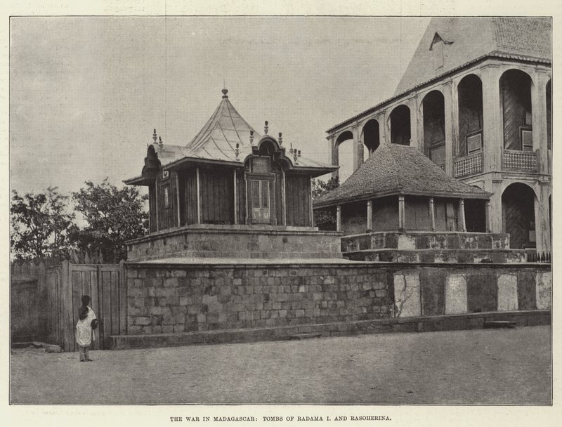 Der Krieg in Madagaskar, Gräber von Radama I und Rasoherina von English Photographer
