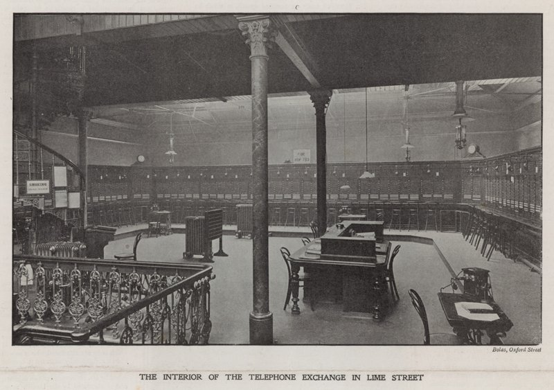 Das Innere der Telefonzentrale in der Lime Street von English Photographer