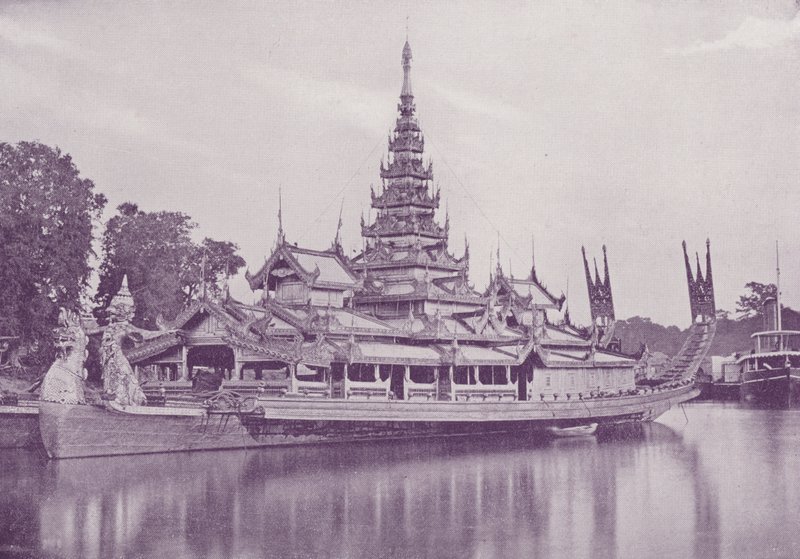 Die vergoldete Barke des verstorbenen Königs von Burma von English Photographer