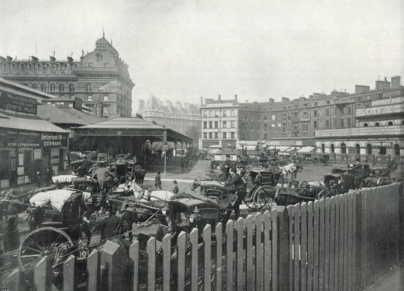 Victoria Station, Gesamtansicht des Bahnhofsplatzes von English Photographer