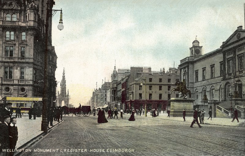 Wellington-Denkmal und Register House, Edinburgh von English Photographer