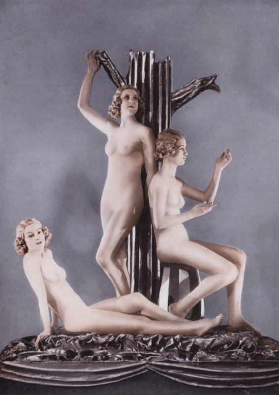 Windmill Theatre, Piccadilly Circus: Revudeville Nr. 65, Desden China von English Photographer