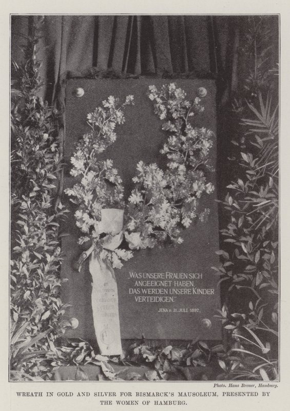 Kranz in Gold und Silber für Bismarcks Mausoleum, präsentiert von den Frauen Hamburgs von English Photographer