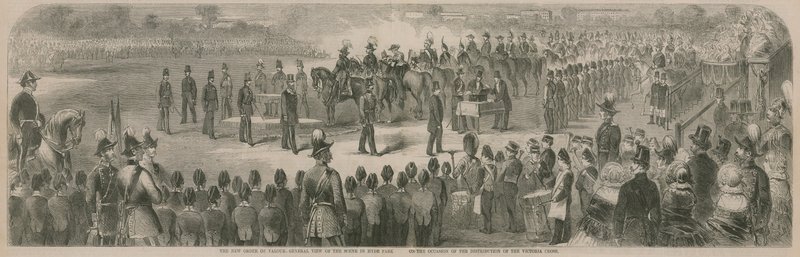 Gesamtansicht der Szene im Hyde Park anlässlich der Verleihung des Victoria-Kreuzes von English School