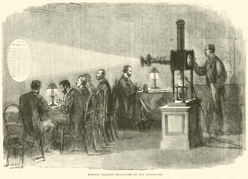 Lesen von Ballon-Depeschen mit dem Mikroskop, Oktober 1870 von English School