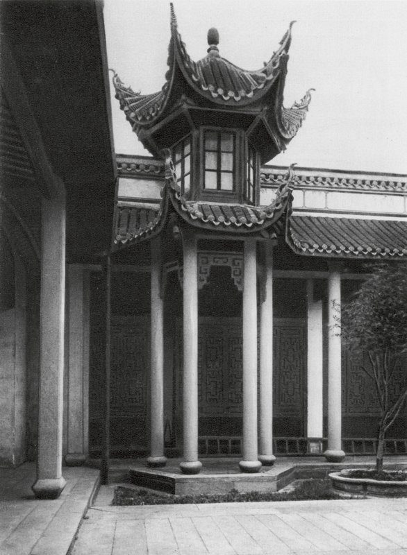 Changshafu, Chen kia tze tang, Hunan, Ahnentempel der Familie Chen, Glockenturm im Hauptgericht von Ernst Boerschmann