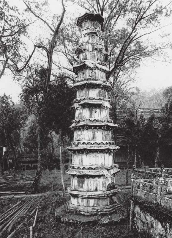 Hangchoufu, Sihu, Yun lin sze, Chekiang, Pagode im Wolkenhain-Kloster am Westsee bei Hangchou von Ernst Boerschmann