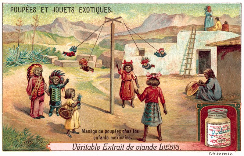 Kinder in Mexiko spielen mit Puppen auf einem Karussell von European School