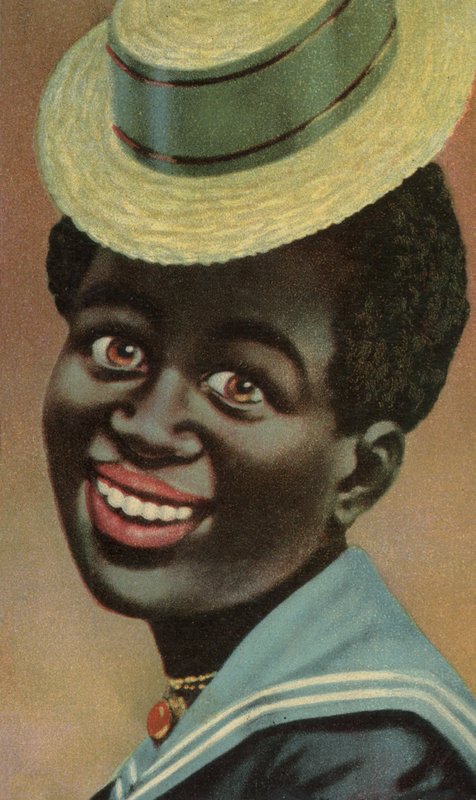Lächelnder Afrikaner in Matrosenanzug von European School