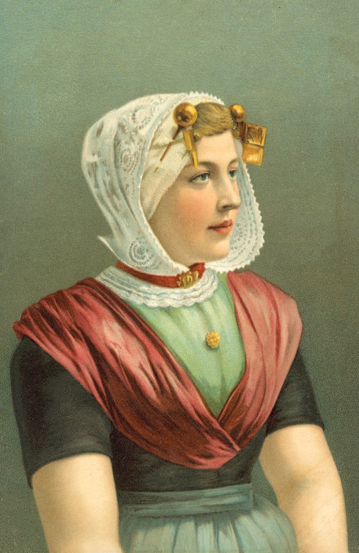 Frau in traditioneller Tracht von European School
