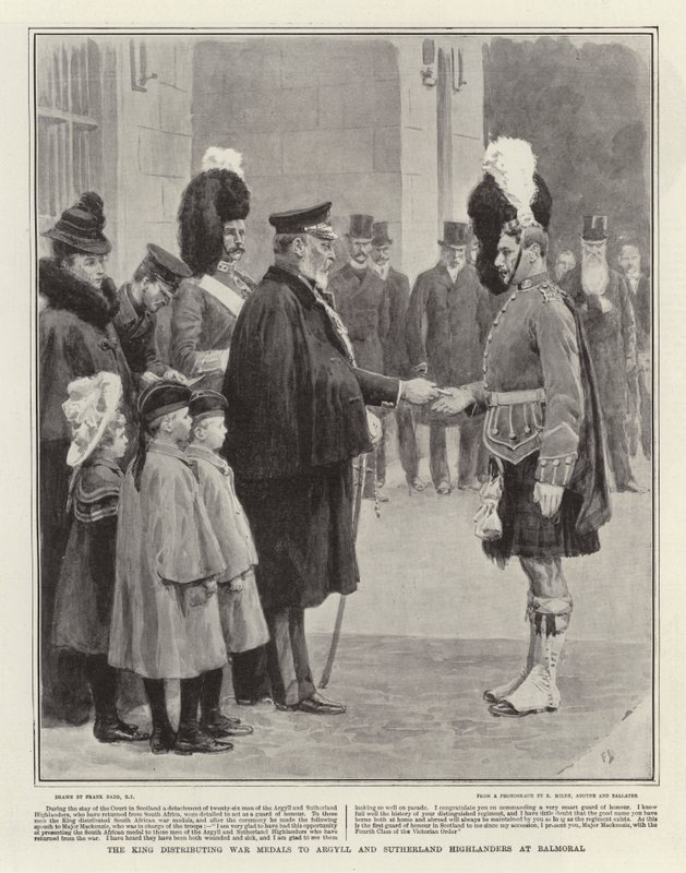 Der König verteilt Kriegsmedaillen an die Argyll und Sutherland Highlanders in Balmoral von Frank Dadd