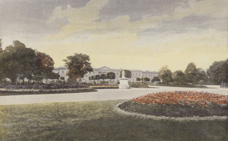 Compiegne, Fassade des Palastes zum kleinen Park von French Photographer