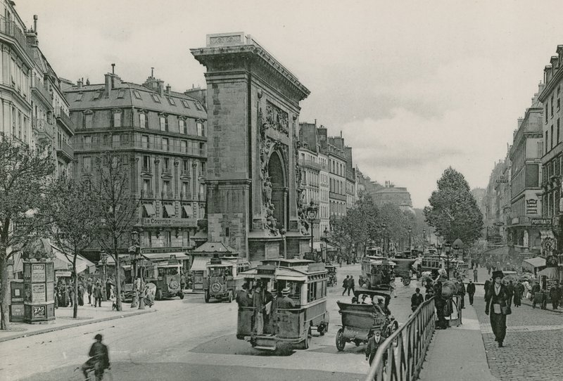 La Porte et le Boulevard Saint-Denis von French Photographer