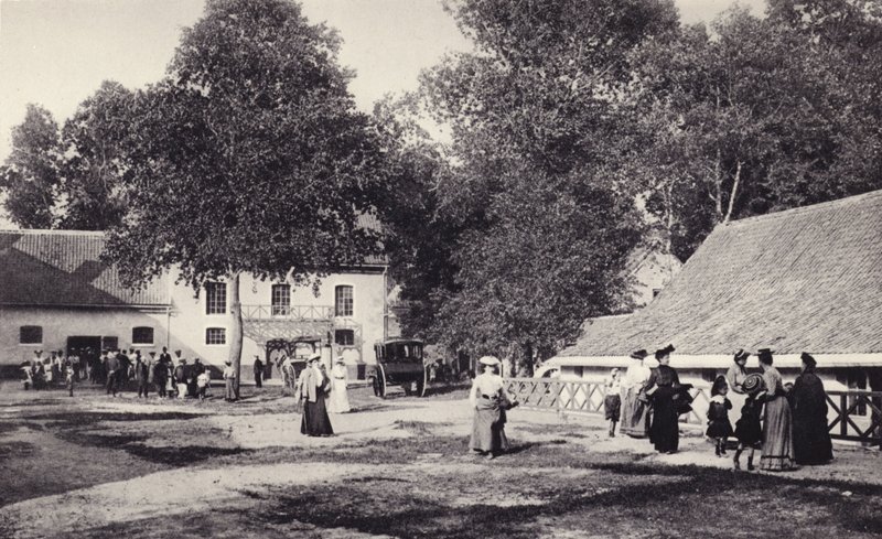 Le Touquet, die Scheunen und Ställe usw., die 1903 zum ersten Hermitage Hotel umgebaut wurden von French Photographer