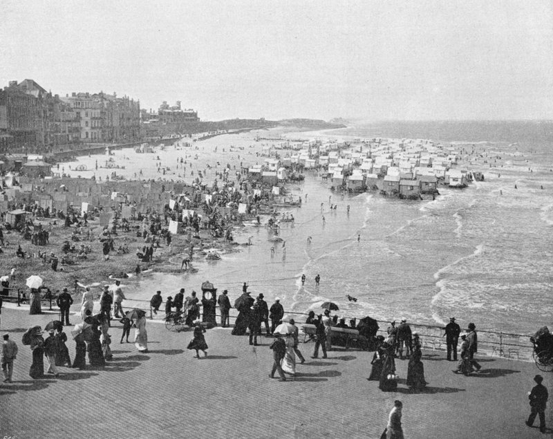 Ostende - Le Kursaal et la Plage von French Photographer