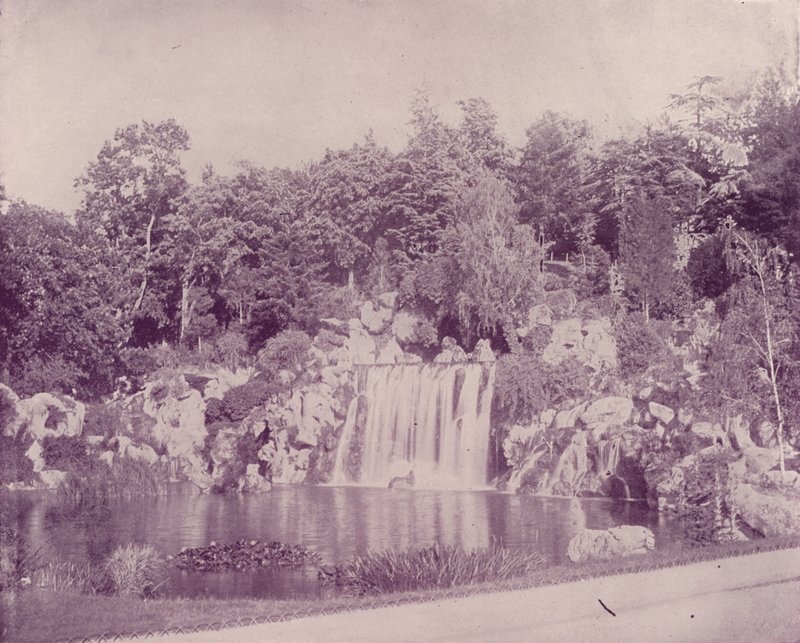 Paris: Große Kaskade im Bois de Boulogne von French Photographer