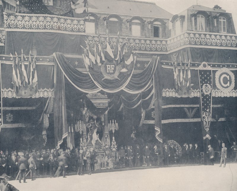 Paris: Die Überreste von Präsident Carnot im Staat liegend (s/w Foto) von French Photographer