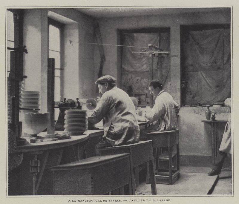 Polierwerkstatt in der Porzellanmanufaktur Sevres, Frankreich von French Photographer