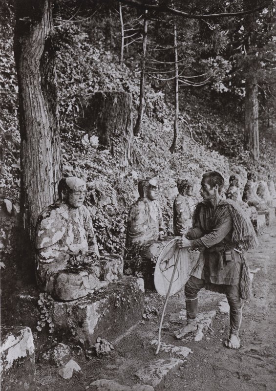Meditation, eine Studie in Gamman-ga-Fuchi, Nikko von Herbert Ponting