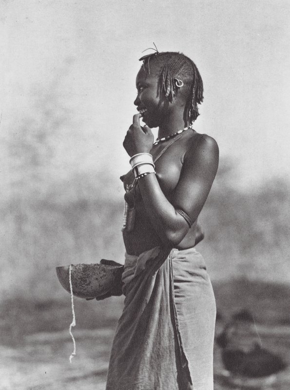 Afrika: Eliri-Mädchen aus den Bergen von Dar Nuba von Hugo Adolf Bernatzik