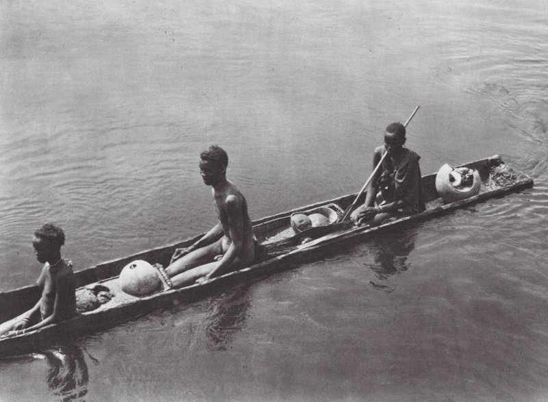 Afrika: Nuer Einbaum auf dem Bahr el Zeraf von Hugo Adolf Bernatzik