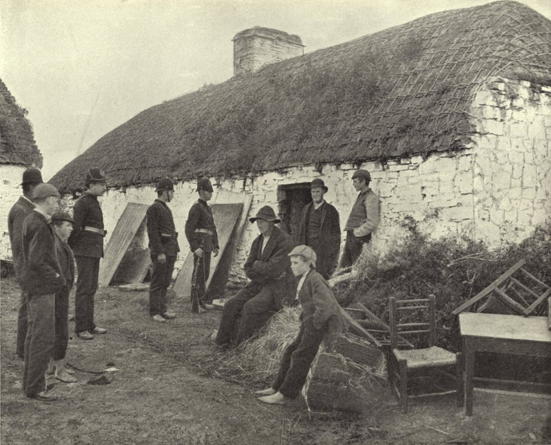 Zwangsräumungsszene, County Clare von Irish Photographer
