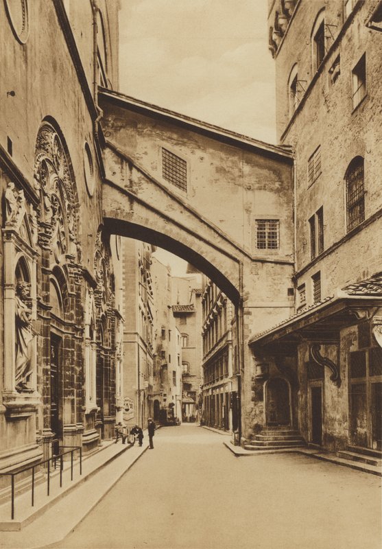 Florenz: Kirche S. Michele, Der untere Teil von der Westseite, Arnolfo di Cambio und Taddeo Gaddi von Italian Photographer
