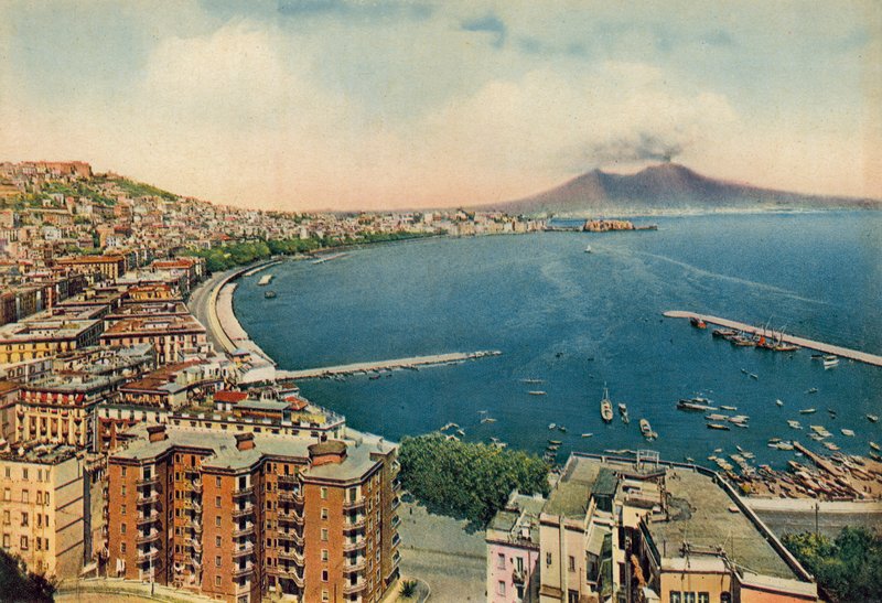 Neapel: Panorama und Vesuv (Farbfoto) von Italian Photographer