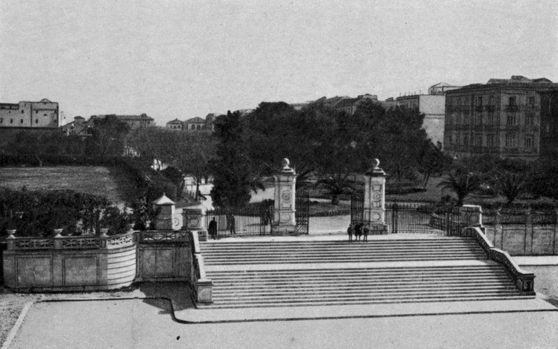 Taranto, Haupteingang Villa Peripato von Italian Photographer