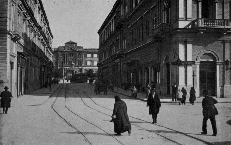 Taranto, Via Archita, Palazzo degli Uffici (s/w Foto) von Italian Photographer