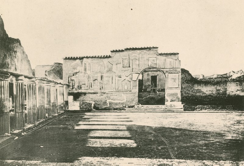 Die Stabianischen Bäder - Der Hof der Stuckarbeiten (Gravur) von Italian School