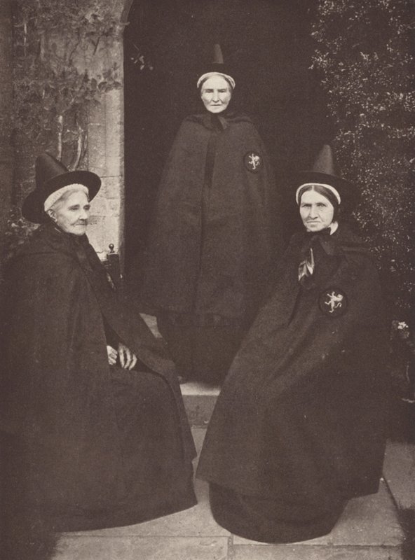 Die Almosenfrauen in Castle Acre in ihrer interessanten Tracht von J. Benjamin Stone
