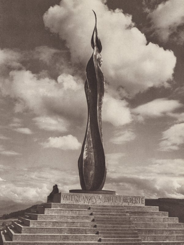 Schweiz: Kriegerdenkmal auf der Forch, nahe Zürich von Jean Gaberell