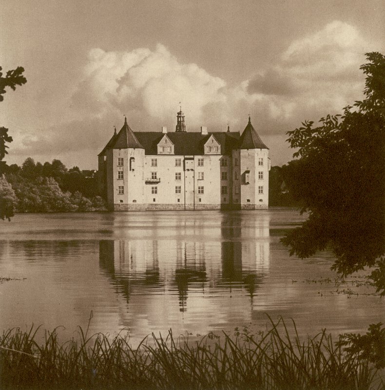 Schloss Glücksburg bei Flensburg (Schleswig) (s/w Foto) von Kurt Hielscher