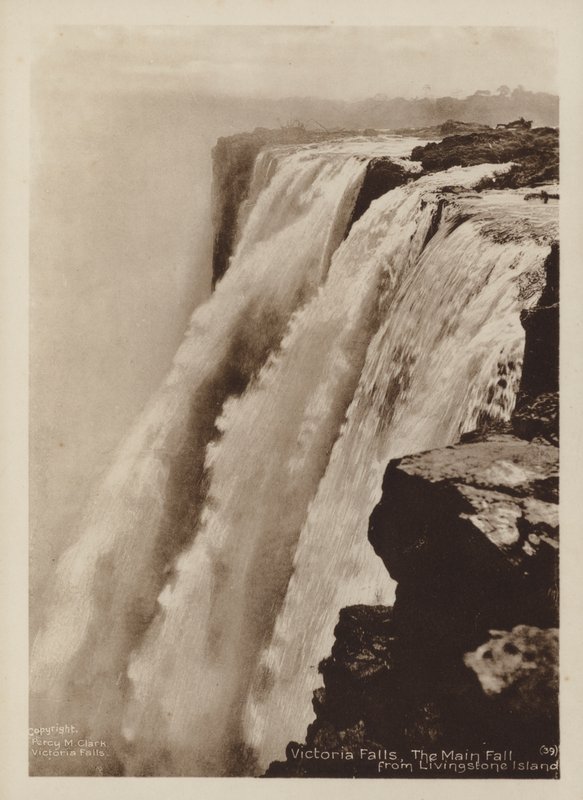 Victoriafälle, Der Hauptfall von der Livingstone-Insel von Percy M. Clark