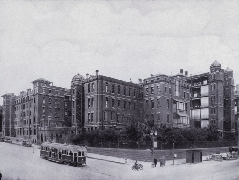 Melbourne Krankenhaus, von der Kreuzung Swanston und Lonsdale Streets von Photographer Australian