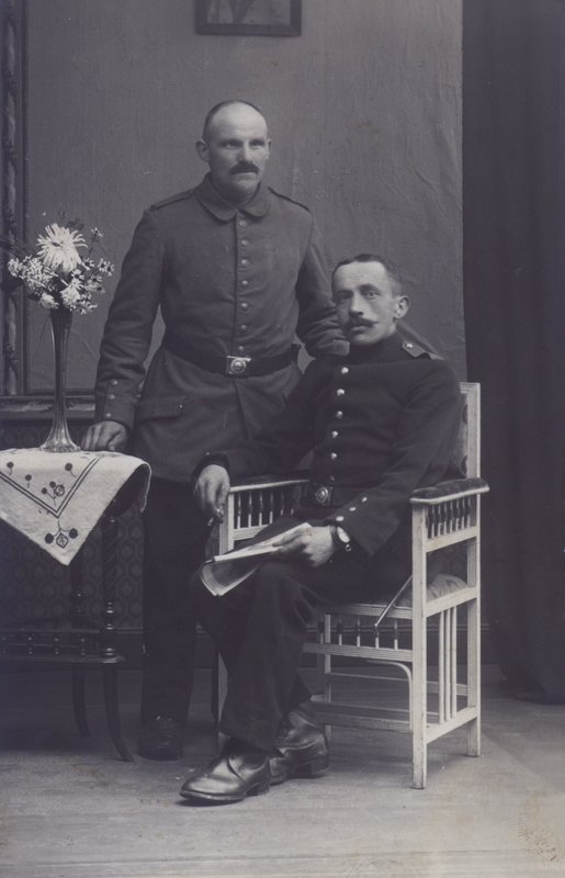 Porträt von zwei deutschen Soldaten von Photographer German