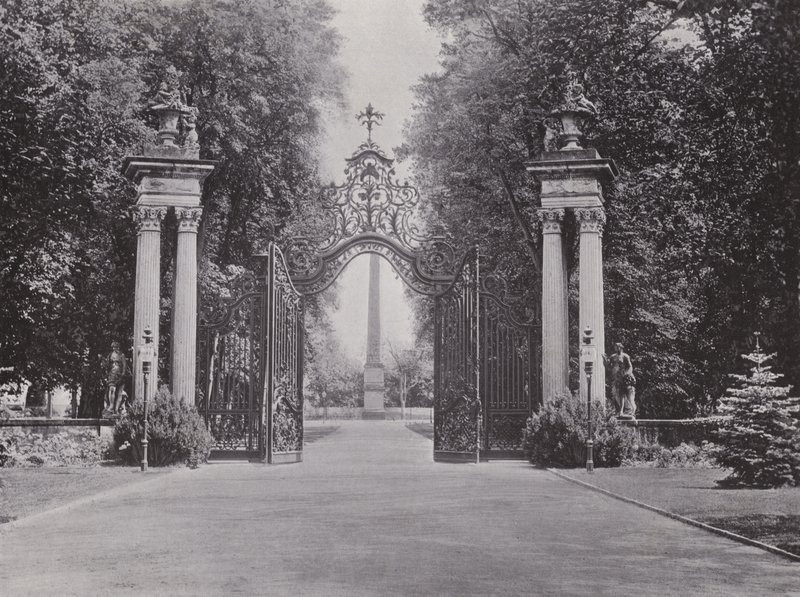 Potsdam, Eingang zum Park von Sanssouci von Photographer German