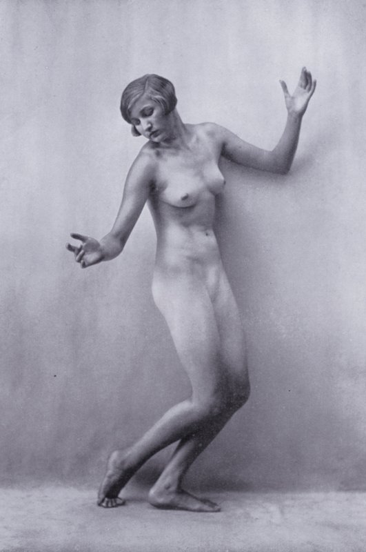 Der schöne Körper, Körperkultur für Frauen (s/w Foto) von Photographer German