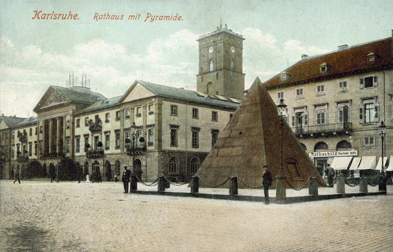 Rathaus und Pyramide, Karlsruhe, Deutschland von Photographer German