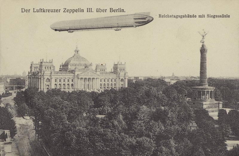 Zeppelin LZ III über Berlin von Photographer German