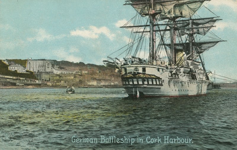Deutsches Kriegsschiff im Hafen von Cork, Irland von Photographer Irish