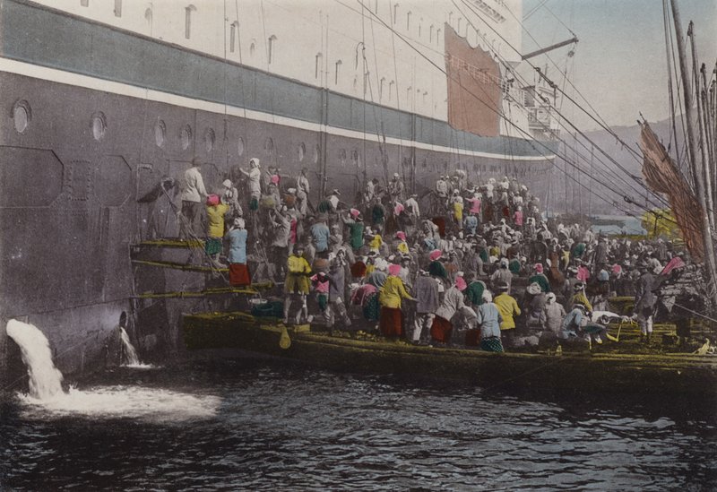 Kohlebeladung im Hafen von Nagasaki von Photographer Japanese