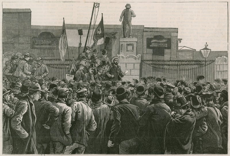 Der große Streik der Hafenarbeiter im East End: Mr. John Burns spricht zu den streikenden Männern an den Toren der East und West India Docks von Robert Barnes