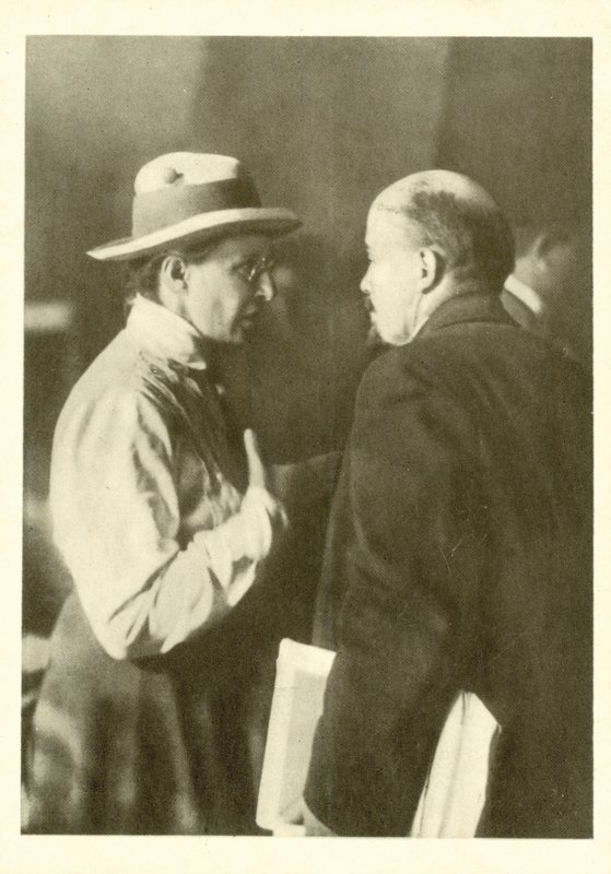 Elena Stasova und Lenin auf dem Zweiten Weltkongress der Komintern im Kreml, Moskau von Russian Photographer