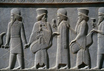 Detail eines Prozessionsfrieses auf der Ostseite des Apadana-Palastes, Persepolis, Iran, ca. 518-465 v. Chr.