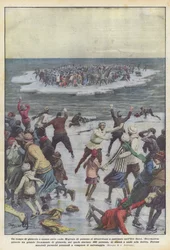 Ein Eisfeld, das auf den Wellen treibt