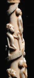 Geschnitzte Stoßzähne, Kongo (Elfenbein) (Detail)