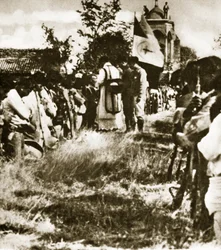 Eine Gruppe von Cristeros versammelt sich zu geheimen Andachten, ca. 1926