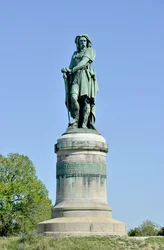 Kolossalstatue des Vercingetorix (72-46 v. Chr.), gallischer Anführer - Skulptur von Aimé Millet (1819-1891), 6,60 m hoch, 1865 im westlichen Teil des Mont Auxois errichtet (7 m hoher Sockel von Viollet-le-Duc), Alise-Sainte-Reine, 1865
